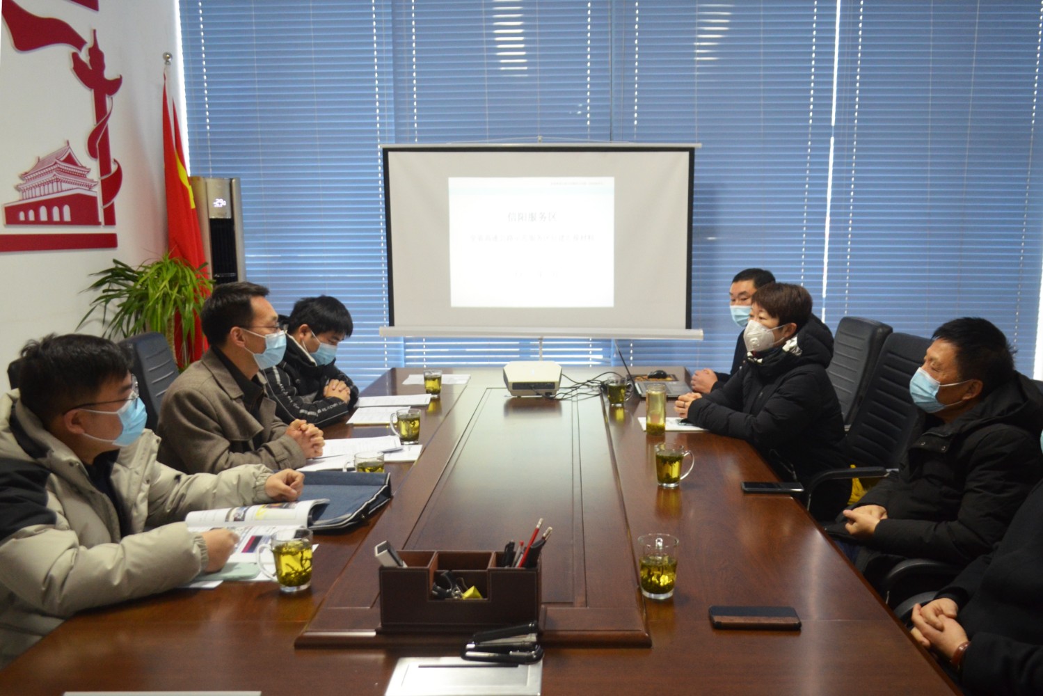 示范專家組到信陽服務區省評檢查工.jpg 示范專家組到信陽服務區省評檢查工.jpg